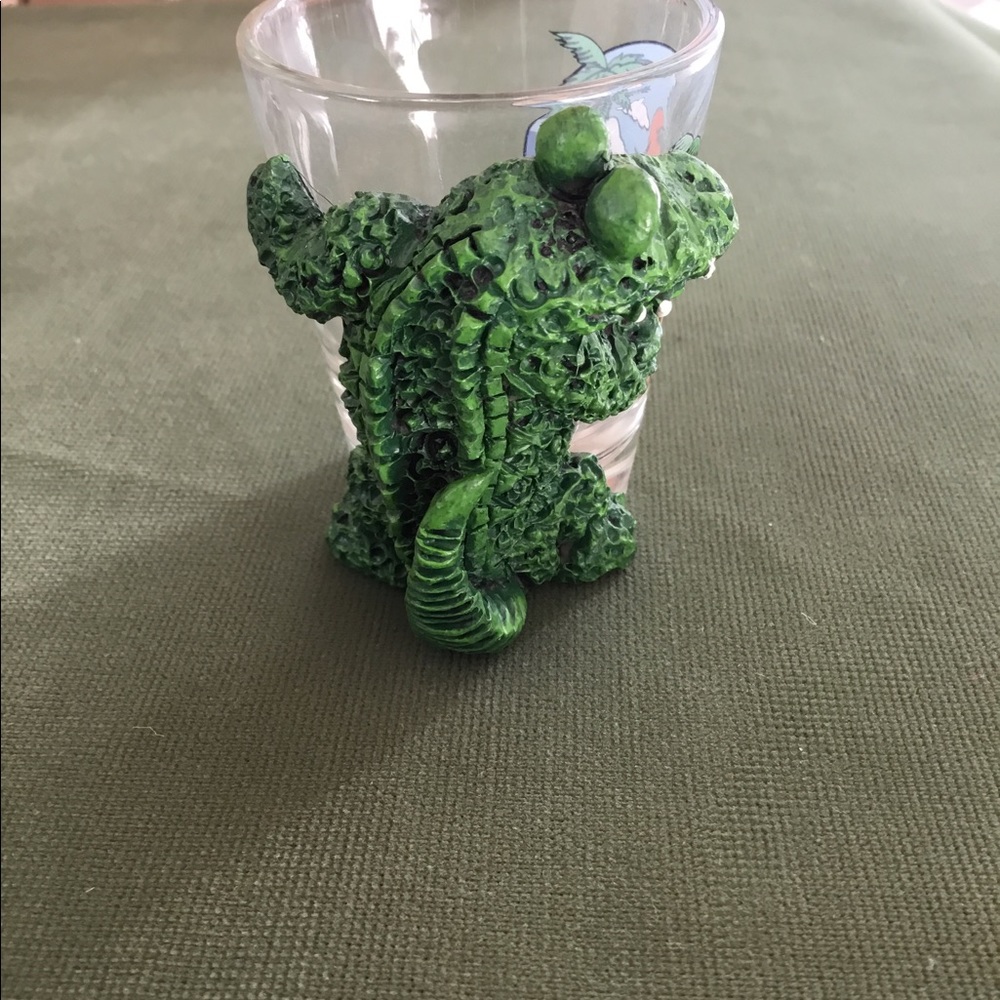 Super Cute Vintage Souvenir Shot Glasses - Picture 3 of 6